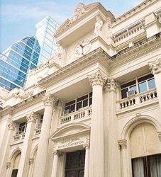 El BCRA prohibió la venta de seguros por teléfono