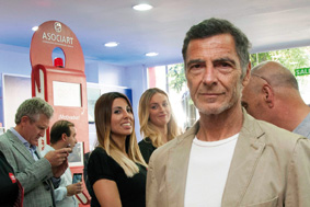 Los famosos pasaron por el Stand de Asociart