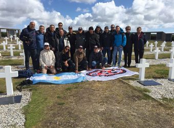 Río Uruguay Seguros junto al TC en las Islas Malvinas