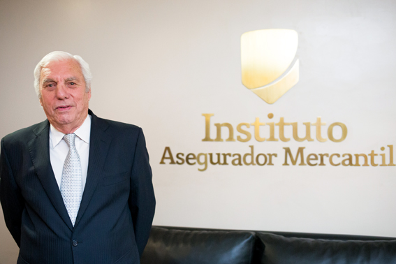 53 Años de trayectoria marcados por la calidad de atención al cliente y asegurado