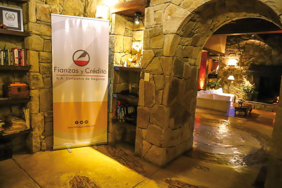 Fianzas y Crédito celebró su XV Aniversario