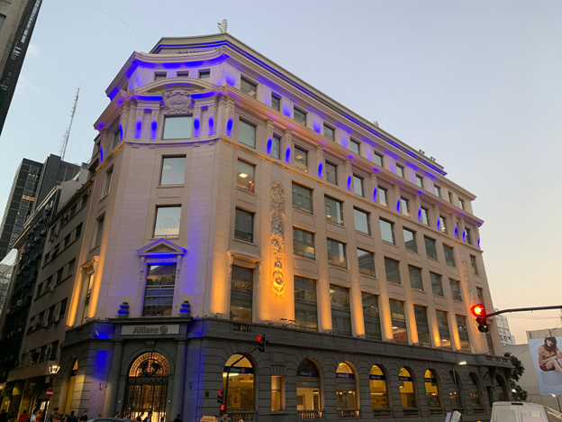 Allianz pone en valor el patrimonio de la Ciudad al restaurar la fachada de su Casa Central