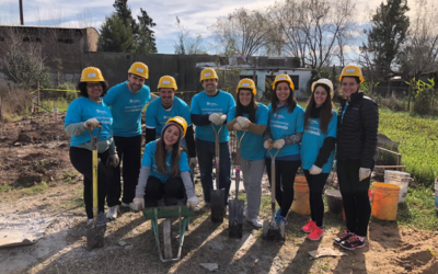 Voluntarios de MetLife y de Hábitat Argentina para la Humanidad construyeron una casa junto a una familia del barrio Los Ceibos