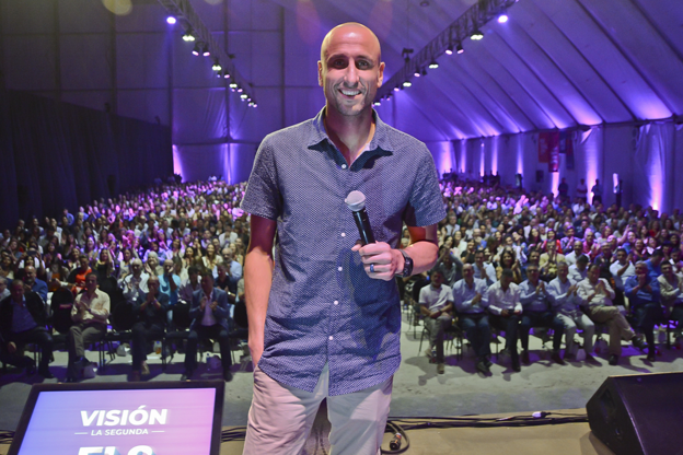 Manu Ginóbili y el Grupo Asegurador La Segunda reafirman su compromiso de caminar codo a codo