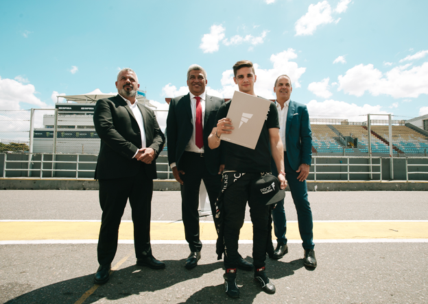 PROF Grupo Asegurador renueva su compromiso con el piloto de automovilismo Manuel Luque