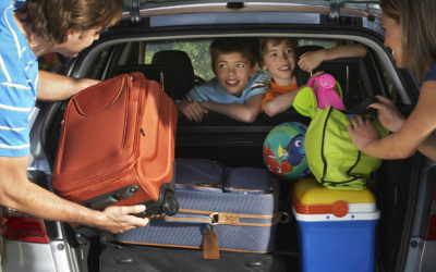 ¿Por qué es peligroso llevar objetos sueltos en el auto?