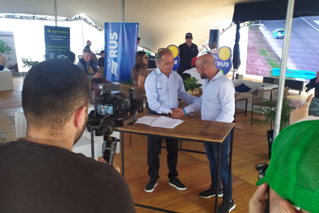 RUS firmó un convenio con Sux Solar para avanzar en la construcción de desarrollos inmobiliarios sustentables