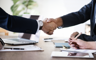 Seguros SURA firma un acuerdo con AEHG de Pinamar con fines educativos para pymes