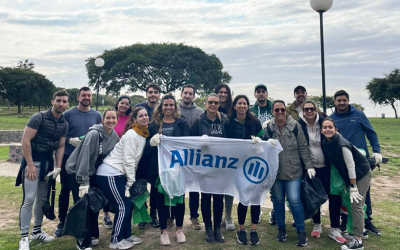 Voluntarios de Allianz Argentina limpiaron las costas de Vicente López