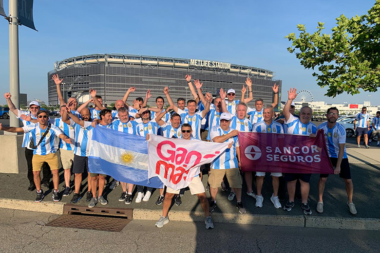Grupo Sancor Seguros llevó a los ganadores del programa Ganá Más a alentar a la Selección a Estados Unidos