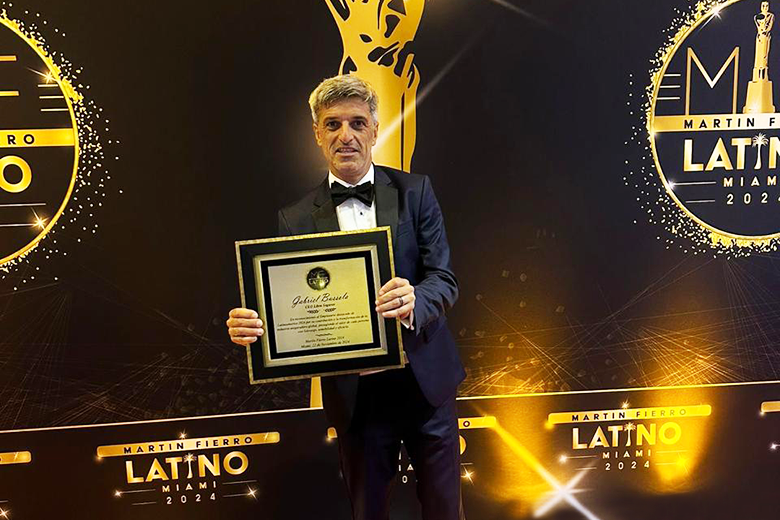 Gabriel Bussola recibió el Reconocimiento al Empresario Latinoamericano 2024 en el Martín Fierro Latino