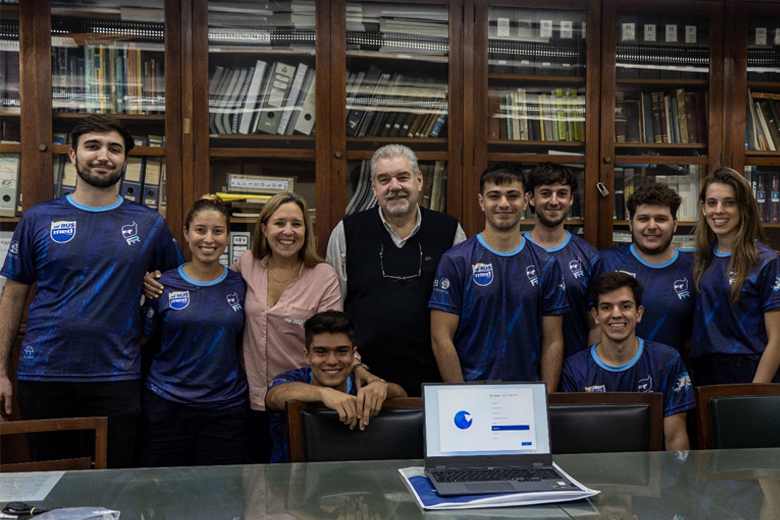 RUS donó una notebook de alta performance al FIUBA Racing Team de la UBA