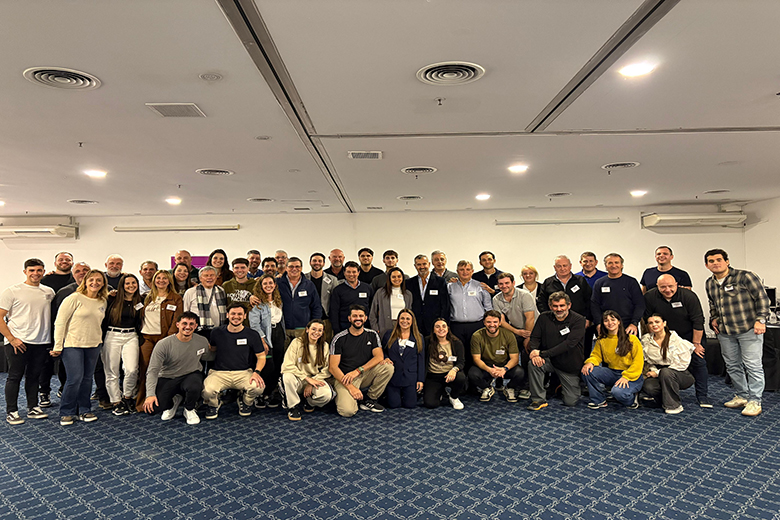 Organizadores de Seguros junto a sus hijos, participaron de un encuentro sobre gestión de empresas familiares coordinado por GRUPO SANCOR SEGUROS