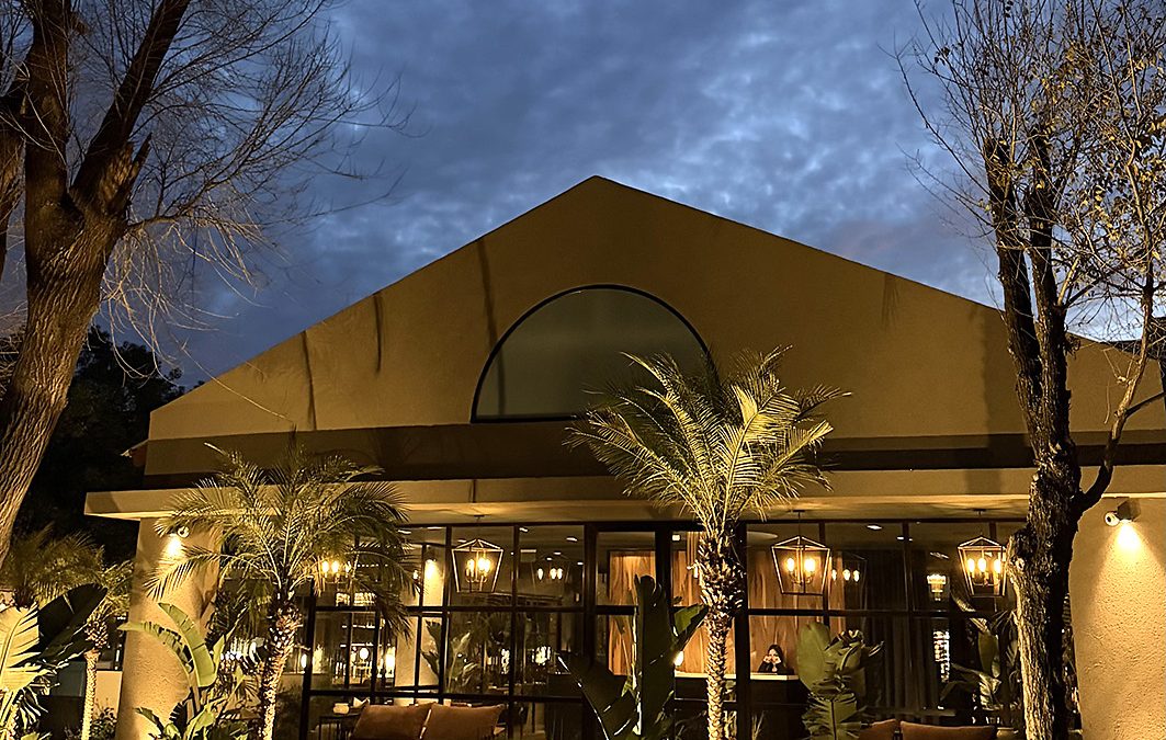 Abre su nueva sede en Tortugas, un restaurante cubierto emplazado sobre una hectárea de campo donde redoblan la propuesta de “vacaciones todo el año”