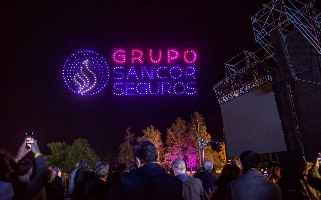SANCOR SEGUROS celebró sus 80 años con un espectáculo multitudinario y un impactante show de drones en Sunchales